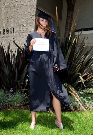 Zishy pleased to share with you a free photo gallery with Jules Diamond has a sexy body