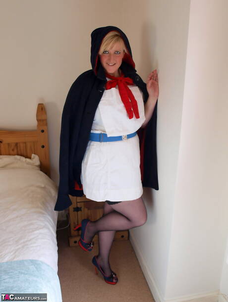 TAC Amateurs are excited to present you with a picture gallery showcasing Samantha in superb anal porn